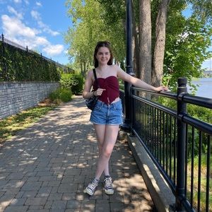 Meet your Posher, Ava